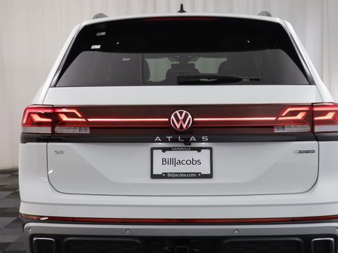 Used 2025 Volkswagen Atlas Peak Edition SE AWD/4WD image 15