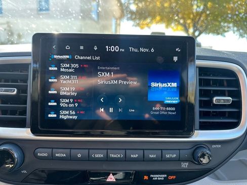 Used 2024 Hyundai Venue Limited image 17