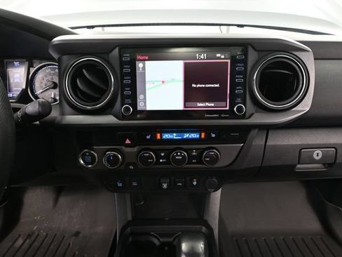 Used 2020 Toyota Tacoma TRD Sport AWD/4WD image 29