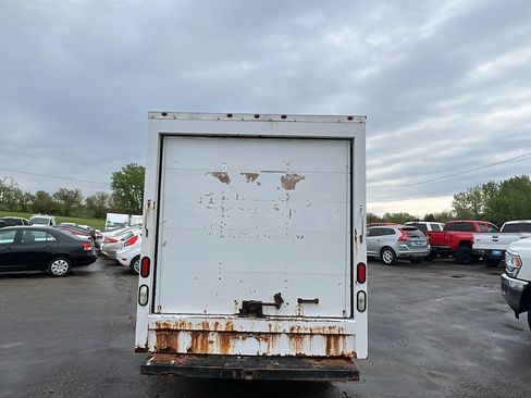 Used 2010 Ford E-350 and Econoline 350 Super Duty RWD image 5
