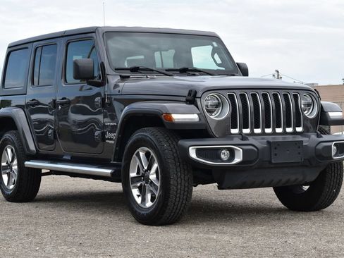 Used 2022 Jeep Wrangler Unlimited Sahara w/ LED Lighting Group AWD/4WD image 3