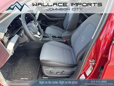 Used 2025 Volkswagen Jetta SE FWD image 13