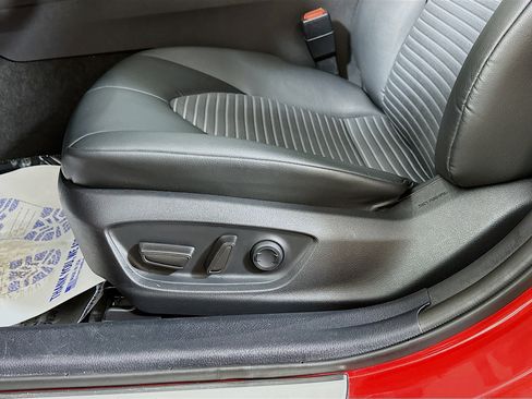 Used 2023 Toyota Camry SE w/ Convenience Package image 18