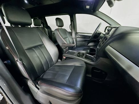 Used 2019 Dodge Grand Caravan GT FWD image 14