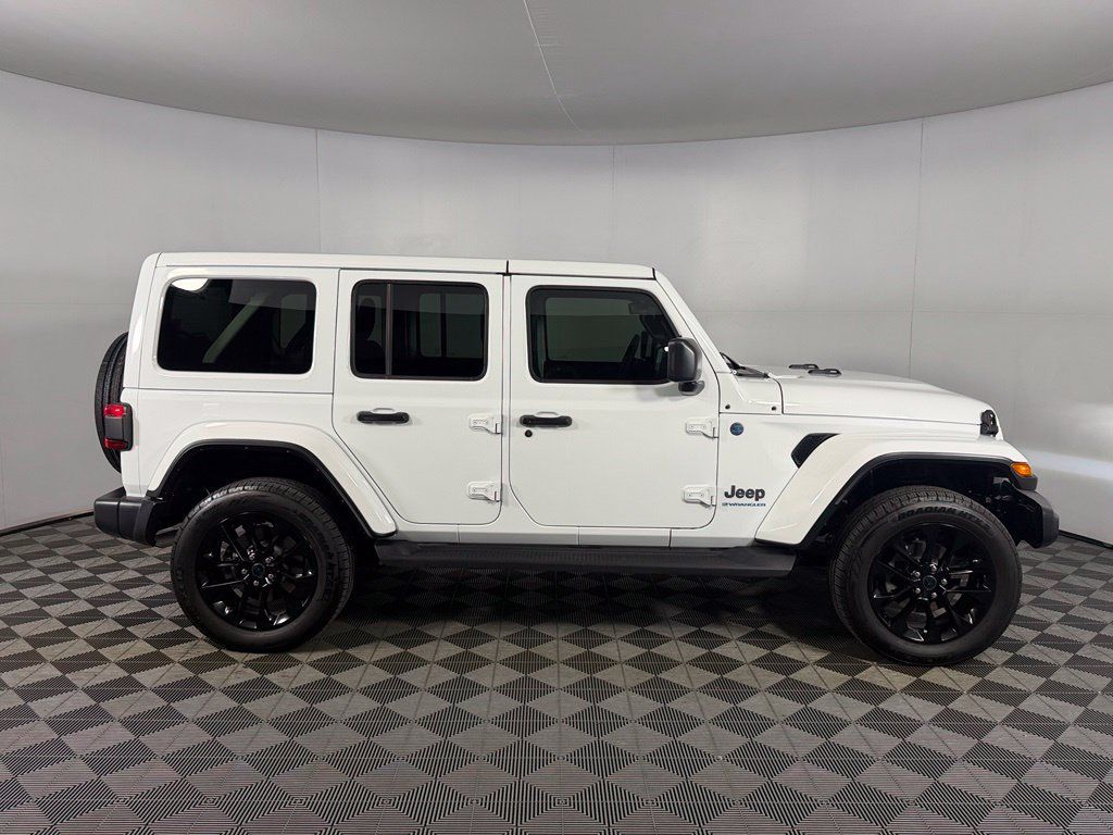 Used 2025 Jeep Wrangler Unlimited Sahara w/ Safety Group AWD/4WD image 9