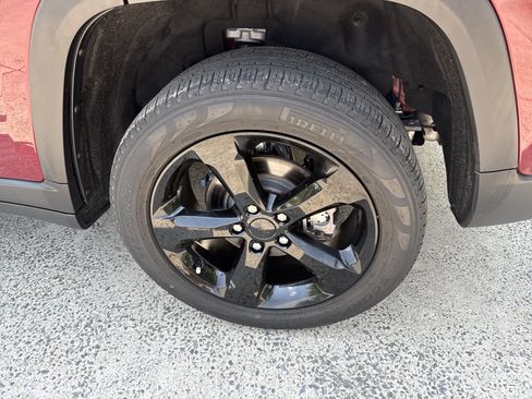 Used 2023 Jeep Grand Cherokee Limited w/ Luxury Tech Group II RWD image 19