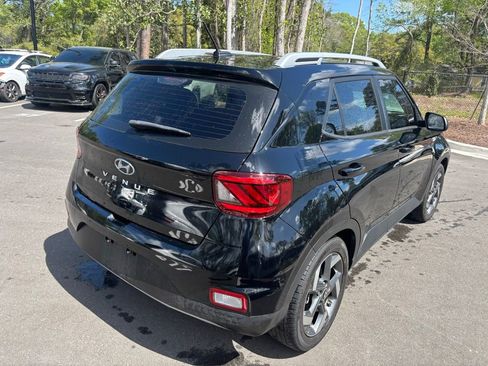 Certified 2024 Hyundai Venue SEL image 4