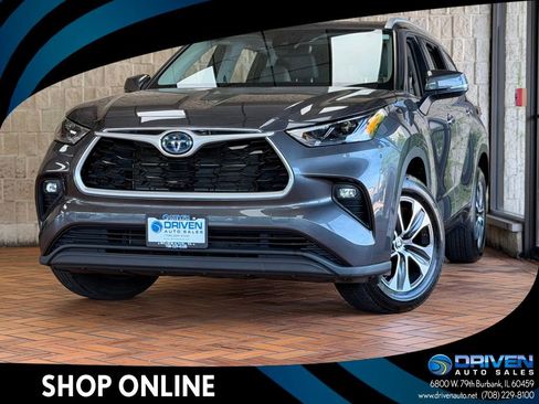 Used 2022 Toyota Highlander XLE FWD image 1