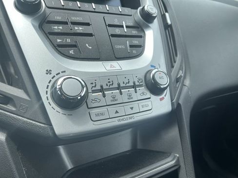 Used 2017 Chevrolet Equinox LS FWD image 11