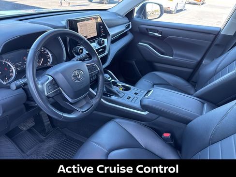 Used 2023 Toyota Highlander XLE image 12
