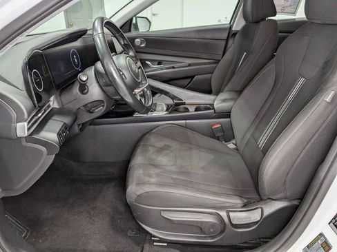 Used 2023 Hyundai Elantra SEL w/ Convenience Package image 4