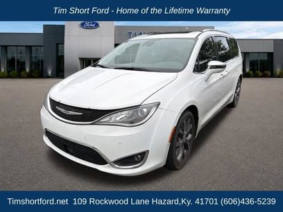 Used 2018 Chrysler Pacifica Limited w/ Tire & Wheel Group