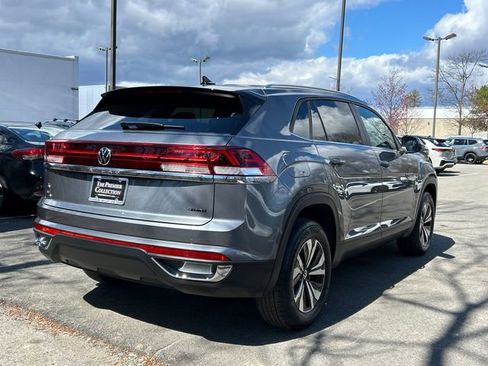 Certified 2025 Volkswagen Atlas Cross Sport SE image 3