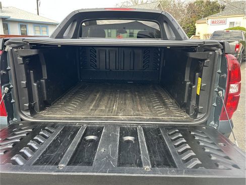 Used 2011 Chevrolet Avalanche LS image 7