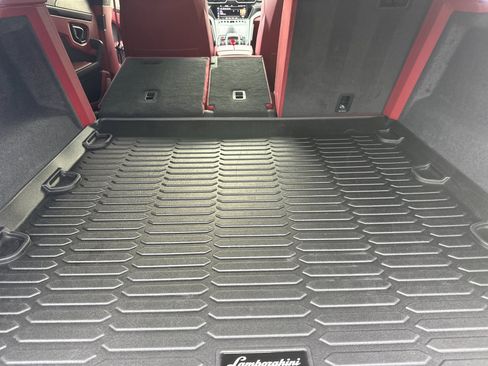 Used 2022 Lamborghini Urus image 18