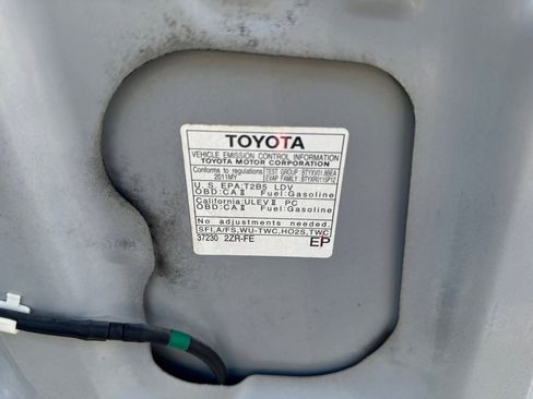 Used 2011 Toyota Corolla LE image 32