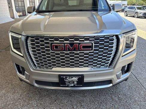 Certified 2021 GMC Yukon Denali w/ Denali Premium Package AWD/4WD image 32