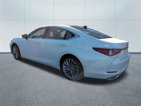 Used 2022 Lexus ES 350 Ultra Luxury w/ Accessory Package image 3