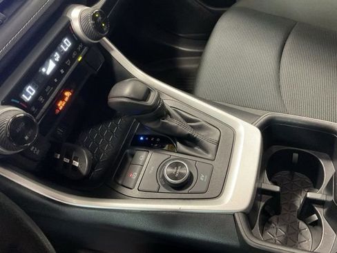 Used 2025 Toyota RAV4 LE AWD/4WD image 16
