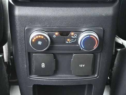 Used 2020 Ford Explorer XLT RWD image 18