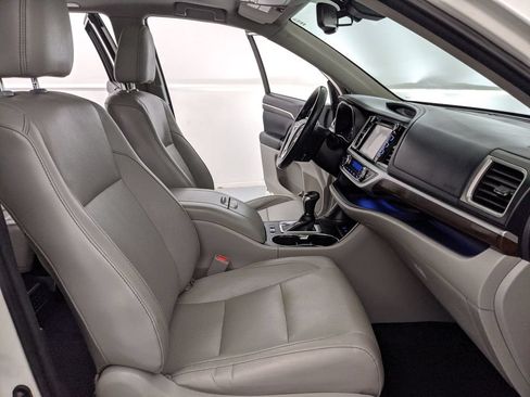 Used 2015 Toyota Highlander Limited w/ Driver Technology Package AWD/4WD image 22