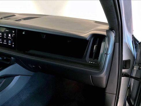 Used 2025 Porsche Cayenne GTS w/ Premium Package image 23