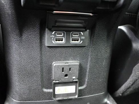 Used 2018 Jeep Wrangler Unlimited Sahara AWD/4WD image 31
