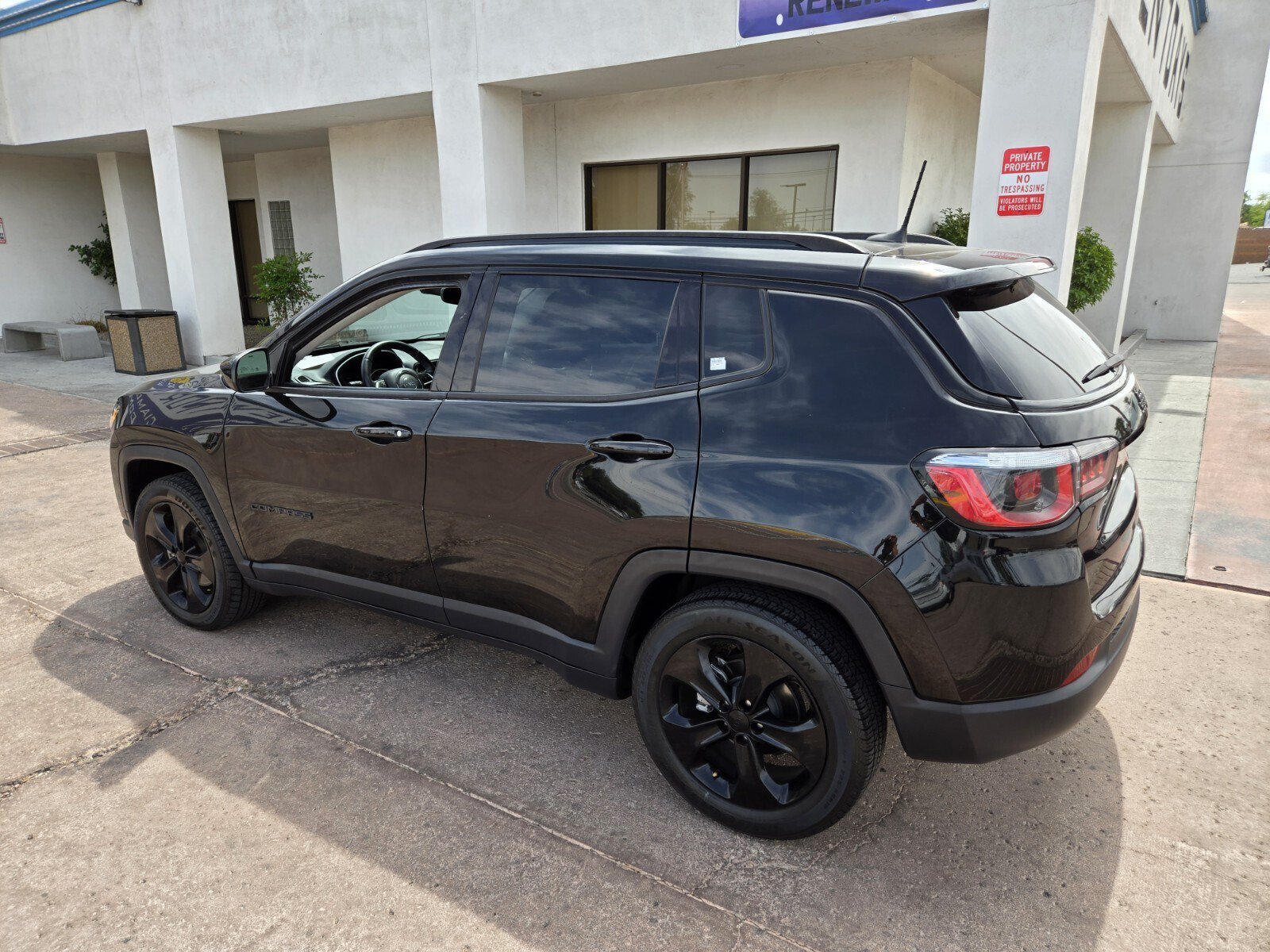 Used 2019 Jeep Compass Latitude FWD image 3