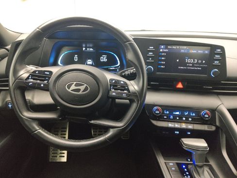 Used 2025 Hyundai Elantra Sport FWD image 22