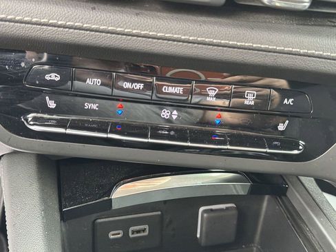 Used 2023 Buick Envision Preferred image 25