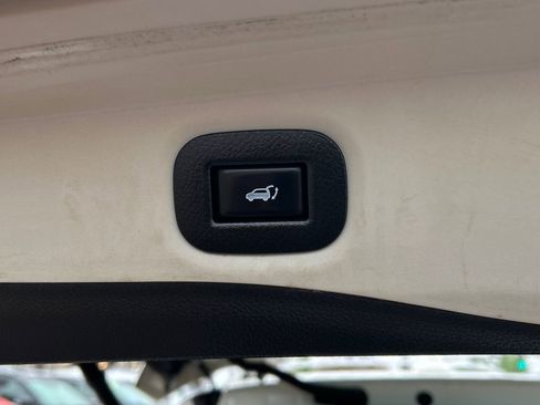 Used 2019 Nissan Rogue SV w/ Premium Package image 17