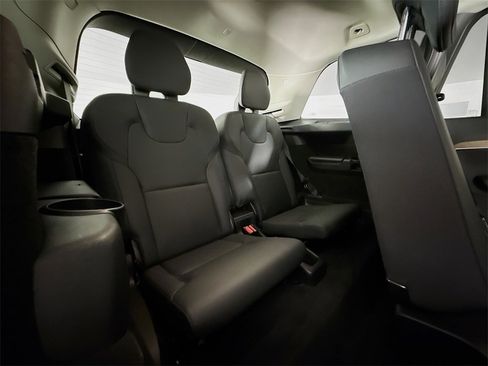 Certified 2025 Volvo XC90 B6 Plus w/ Protection Package Premier image 28