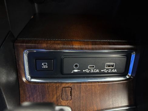 Used 2024 Subaru Ascent Touring AWD/4WD image 13