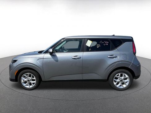 Used 2025 Kia Soul LX w/ LX Technology Package FWD image 4