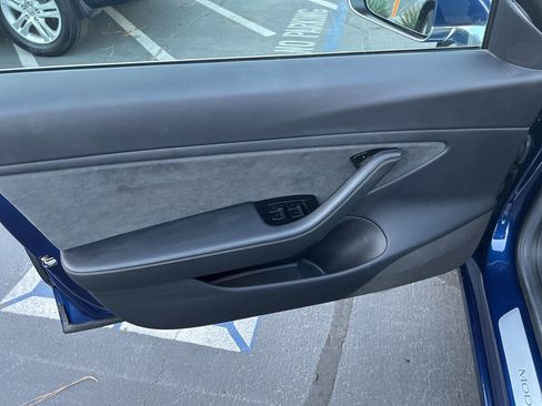 Used 2018 Tesla Model 3 Long Range RWD image 12