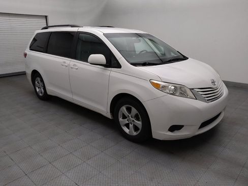 Used 2017 Toyota Sienna LE FWD image 11