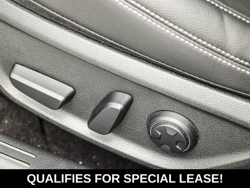 Used 2026 Genesis G70 2.5T RWD image 24