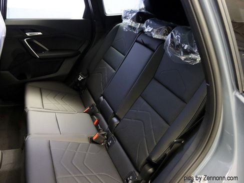 Used 2025 BMW X1 xDrive28i w/ Technology Package image 12