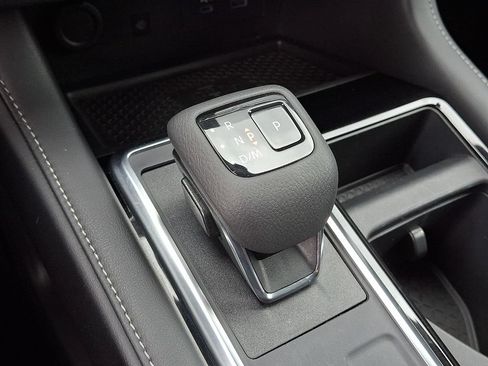 Used 2023 Nissan Pathfinder SL AWD/4WD image 18