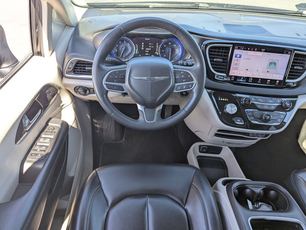 Used 2023 Chrysler Pacifica Touring-L FWD image 28