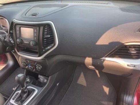Used 2016 Jeep Cherokee Sport image 8