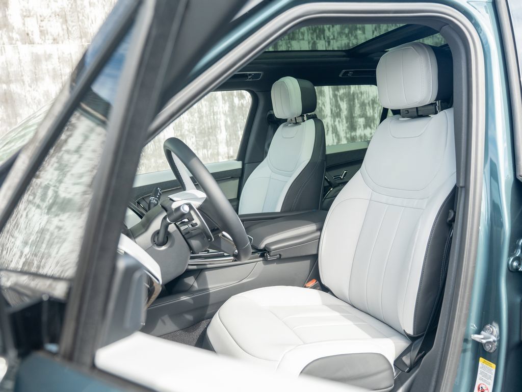 New 2026 Land Rover Range Rover Sport Dynamic SE AWD/4WD image 19