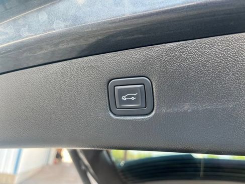 Used 2022 Chevrolet Blazer LT FWD image 9