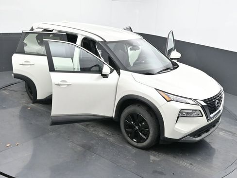 Used 2023 Nissan Rogue SV image 61