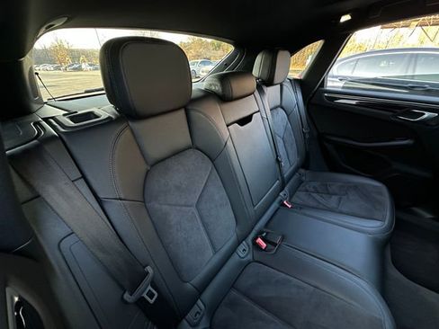 Used 2017 Porsche Macan image 39