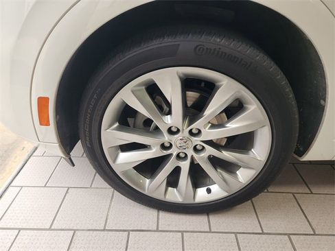 Used 2022 Buick Envision Avenir w/ Safety Package FWD image 9