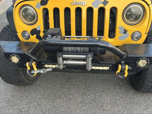 Used 2015 Jeep Wrangler Unlimited Rubicon w/ Connectivity Group image 10