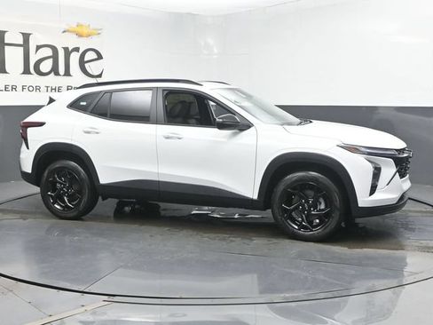 New 2026 Chevrolet Trax LT w/ Sunroof Package FWD image 27