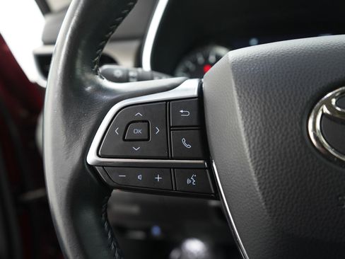 Used 2021 Toyota Highlander XLE image 28