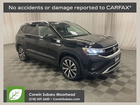 Used 2022 Volkswagen Taos SE FWD image 1